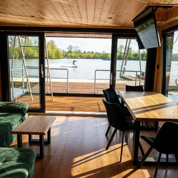 House Boat s výhledem na Wake Park, hotel v Brandýse nad Labem - Staré Boleslavi