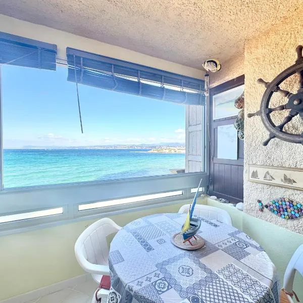 studio sur l'eau avec plage privée, hotel in Six-Fours-les-Plages