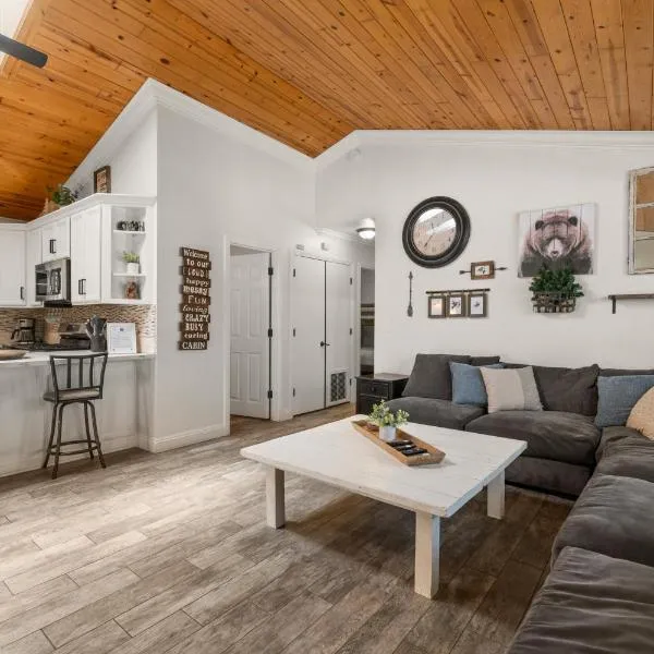 Hummingbird Corner Pet Friendly Great Location Jacuzzi, hotel in Big Bear Lake