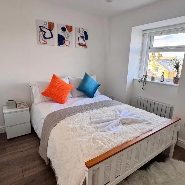 Cosy 2 bed suite in Putney, Sleeps 6, with Netflix & Games, hotel in London