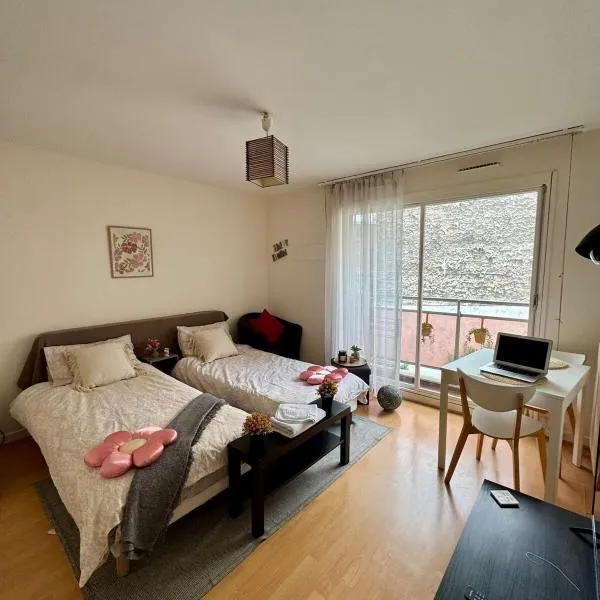 Paris center cosy 2pax private flat, hotel in Paris
