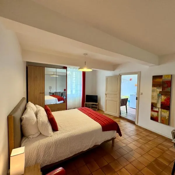 Studio au Coeur du Village avec terrasse et parking proche de Pamiers, hotel v destinaci Verniolle