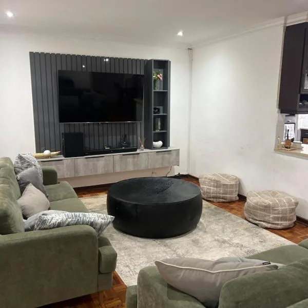 8 on Lorenzo, hotel in Amanzimtoti