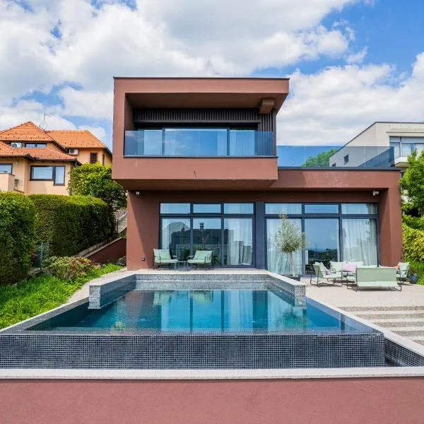 Flexible SelfCheckIns 140 - The most Luxurious Villa with Private pool in Zagreb, hotel v Záhřebu