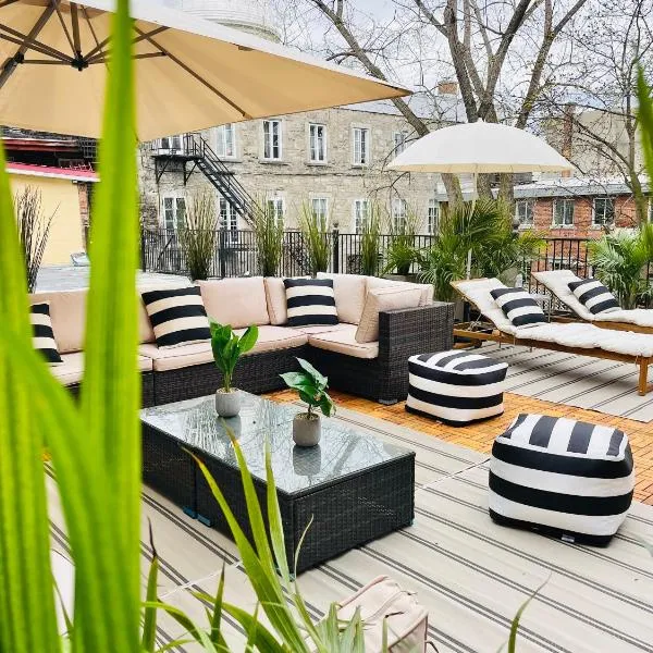 Exclusive 6 bed, 6 bath residence in Old Montreal, хотел в Монреал