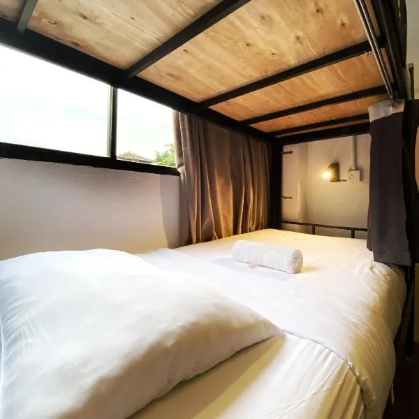 Pine Armenian, hotel v destinaci George Town