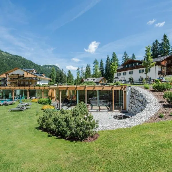 Hotel Dolomitenhof & Chalet Alte Post – hotel w mieście Sesto