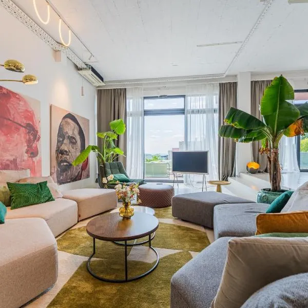 Zagreb 140 - The most Luxurious Villa with Private pool in Zagreb New - Apartment - Flexible Keybox Entry - Modern - Monthly Rent - WiFi, Hotel in Zagreb