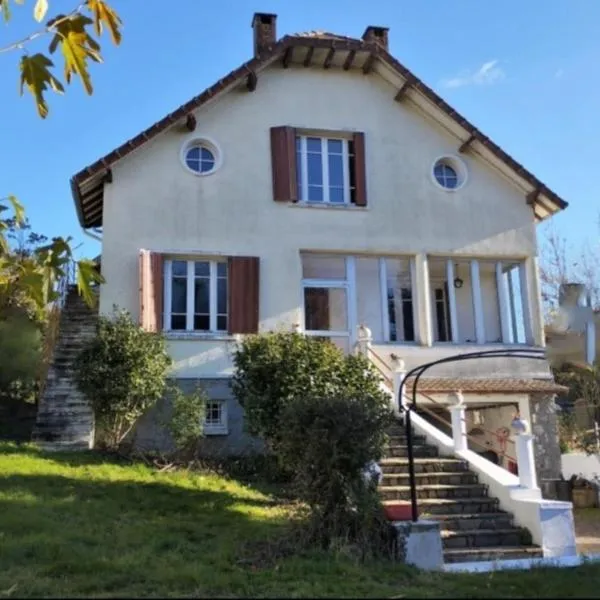 Trecastle, hotel v destinaci Châlus