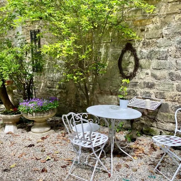 Dépendance calme avec jardin au coeur de Bordeaux，位于波尔多的酒店