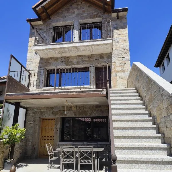 Cumbres y Costumbres de Gredos, hotel v destinaci Hoyos del Espino