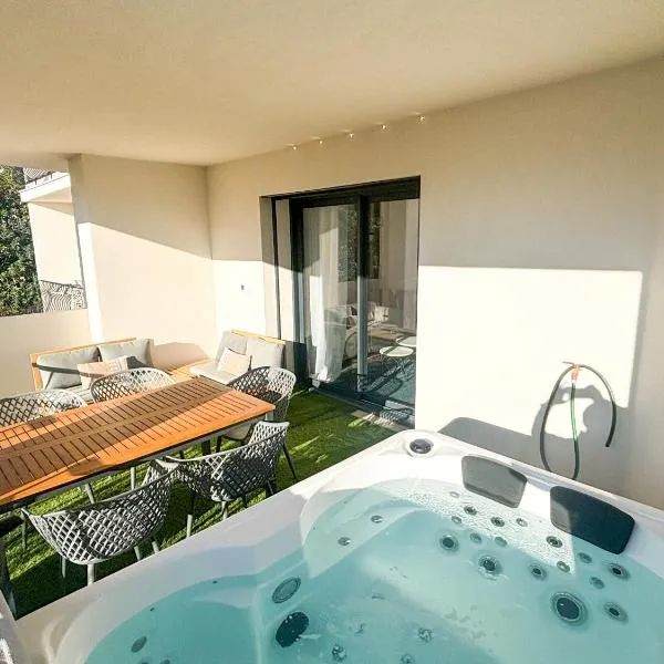Appartement 50m2 spa privé, hotel v destinaci Saint-Aygulf