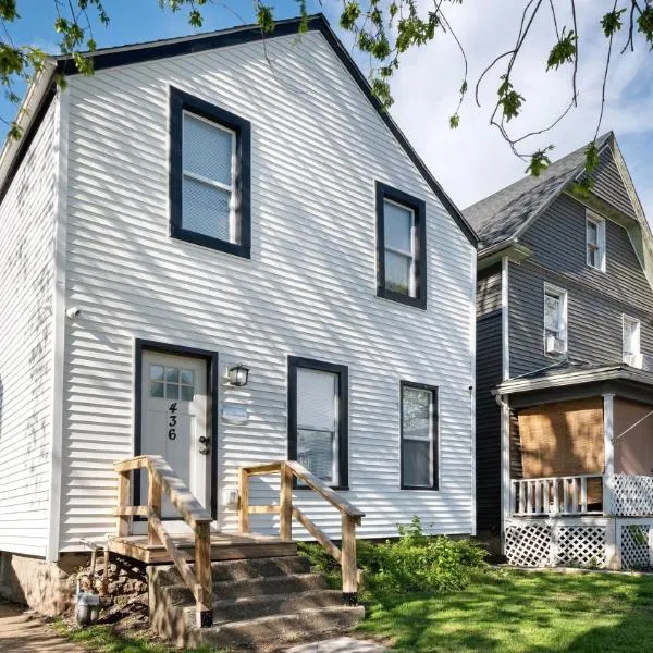 7 Bedroom House! Walk to Niagara Falls! New Whole House, hotel v destinaci Niagara Falls