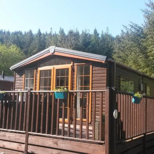 Jasper Lodge in Beautiful Glendevon Country Park Perthshire Scotland, hotel in Glendevon