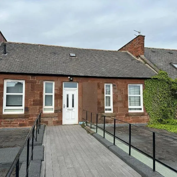 Central 3-Bed Seaside Apartment - Sleeps 5, hotel in Arbroath