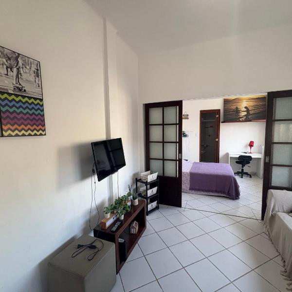 Studio confortável na URCA, perto Pão de Açucar, reformado, WI-FI, TV e ar condicionado SPLIT, vista livre , mercado na porta pauloangerami MC301 - Foto 2