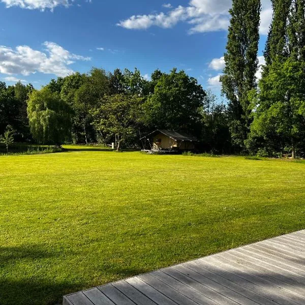 Glamping tent in oase van groen, hotel v destinaci Lier