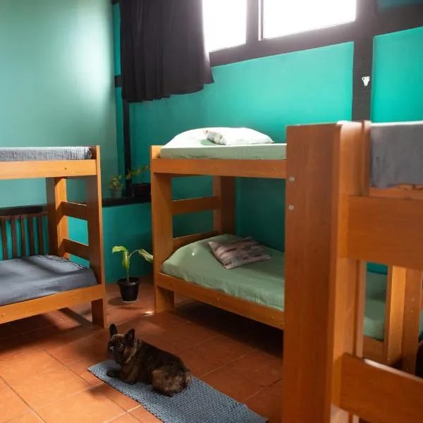 Hostel Casa Lion - Shared room, khách sạn ở Búzios