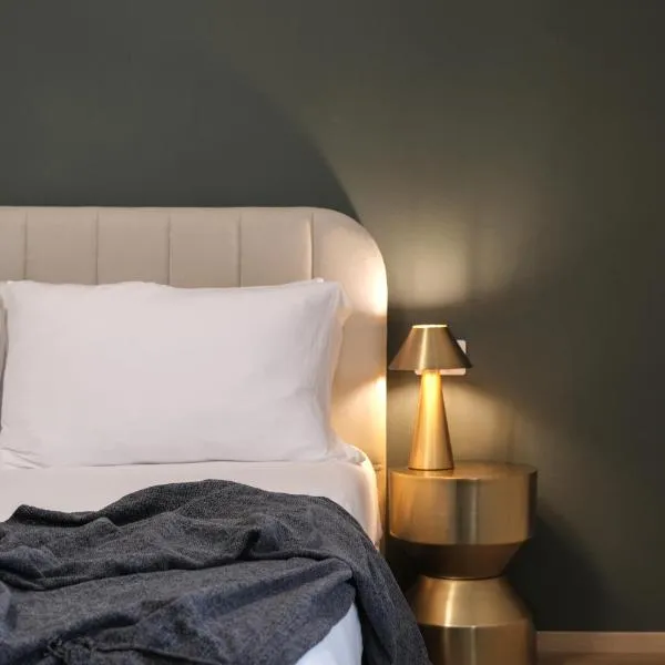 Prestige Suite Room - Just 30 Seconds Walk to Bernina Express, hotel v destinaci Tirano