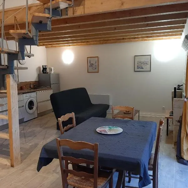 Gîte de campagne 4 ou 5 personnes, hotel in Thuré