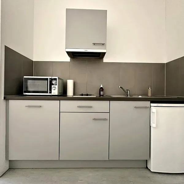 Modern Studio, haut de Lausanne, hotel v destinaci Le Mont-sur-Lausanne