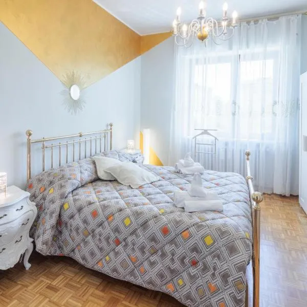 Cuneo Centro -Elegante Dimora con Parcheggio&Bici, hotel in Cuneo