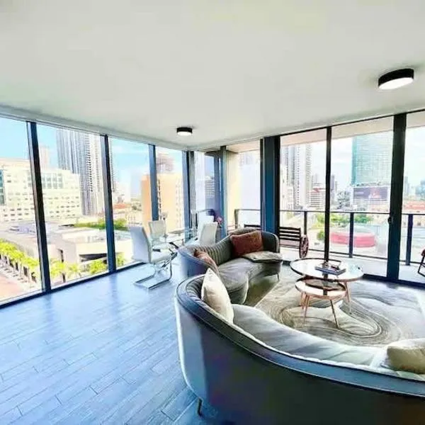 2BR, 2 Baths Lux Downtown Apt Heart of Austin with Amazing Views, Pool, & Gym, hotel v destinaci Austin