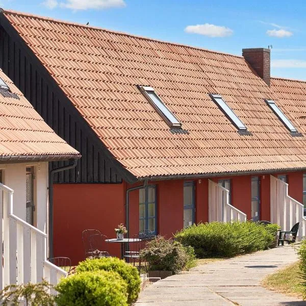 5 person holiday home on a holiday park in Gudhjem, hotel v destinaci Gudhjem