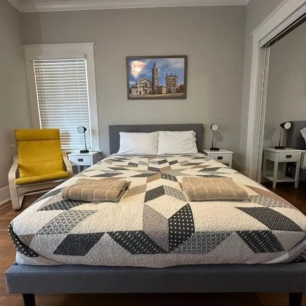 Luxury Stay in Montrose- Parma _ the Italian Plaza, hotel v destinaci Houston
