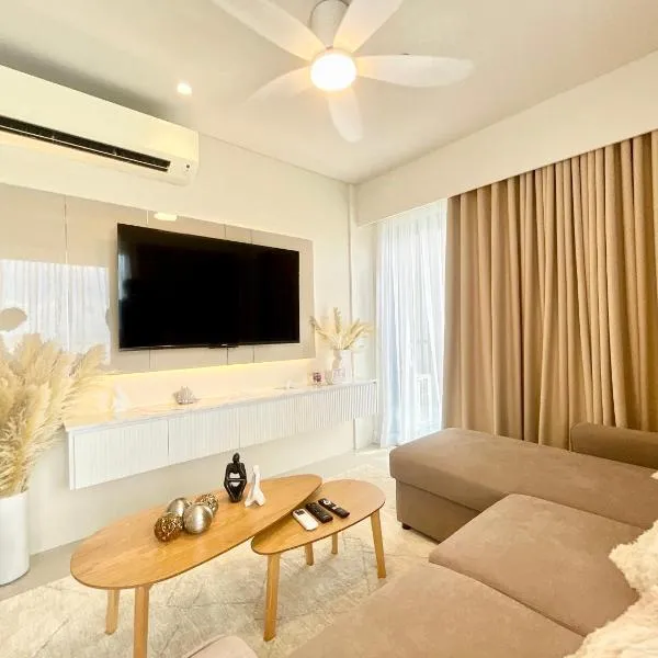 Stylish Tambuli Resort Condotel with panoramic Mactan seaview from high floor, hotel in Lapu Lapu City