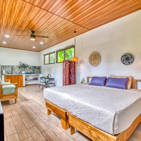 Beachfront Studio - Direct Beach Access, Fast Wifi & AC, hotel v destinaci Talamanca