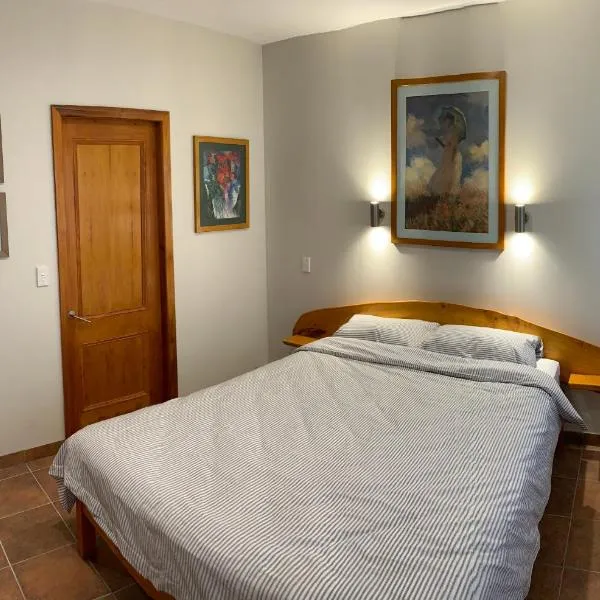 Free Bird Lodge, hotel in Takaka