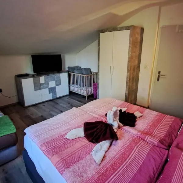 Sandras Ferienhaus Bungalow Sonnenalm, hotel in Bad Mitterndorf