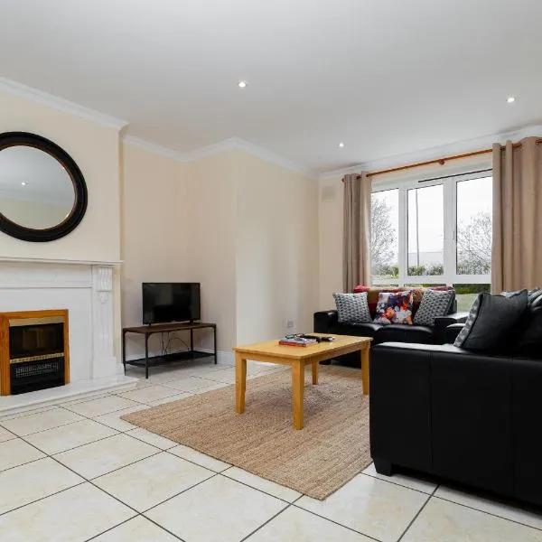 Gort Na Coiribe - Galway Lakeside Apartments, hotel in Galway