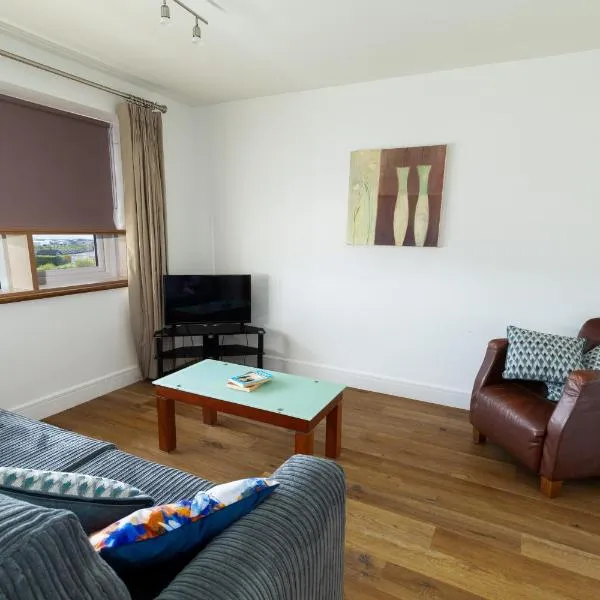 Geata na Cathrach - Galway Lakeside Apartments, hotel in Galway