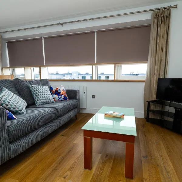 Geata na Cathrach - Galway Lakeside Apartments, hotel in Galway
