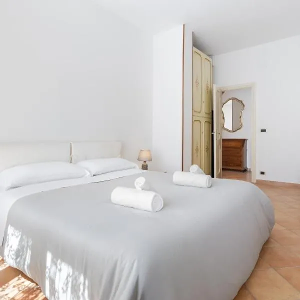 Hostdomus-Casa Marais, hotel in Finale Ligure