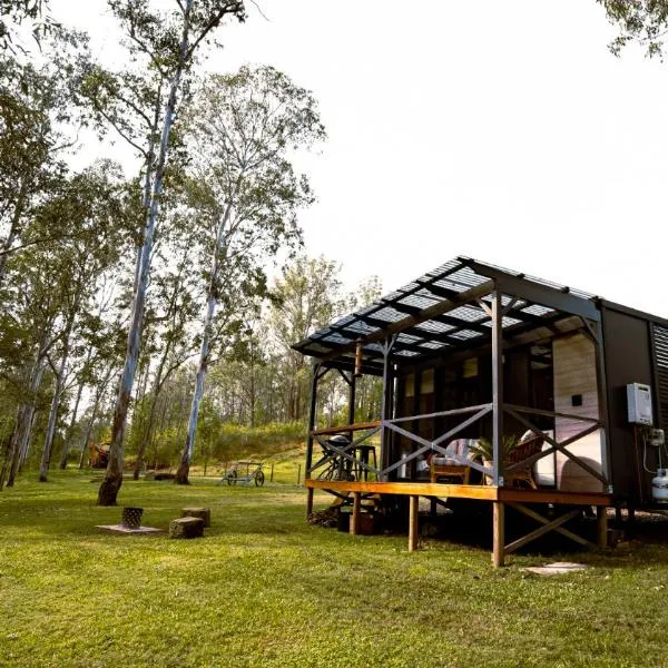 Rivers Edge Cabin by Tiny Away, hotel v destinaci Barrington