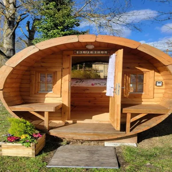 Small cosy Bluebell cabin in the French countryside, hotel em Abilly-Sur-Claise