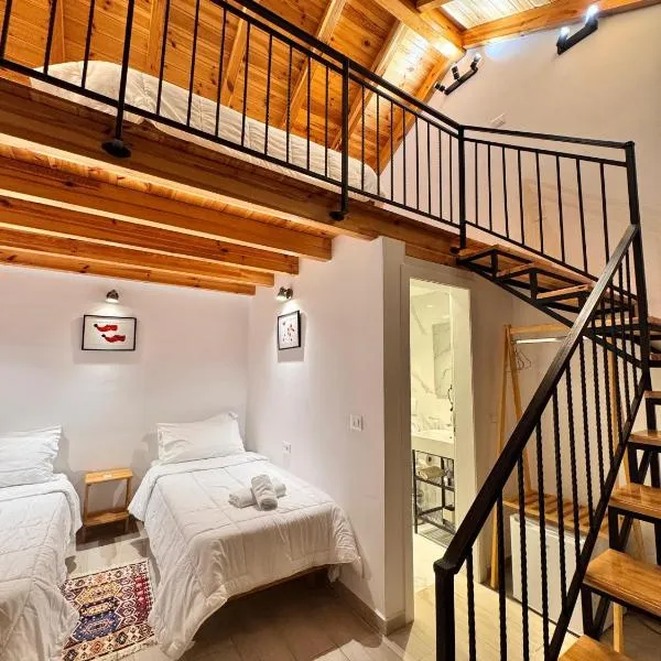 Gogo Moustache Guest House, hotel v destinaci Përmet