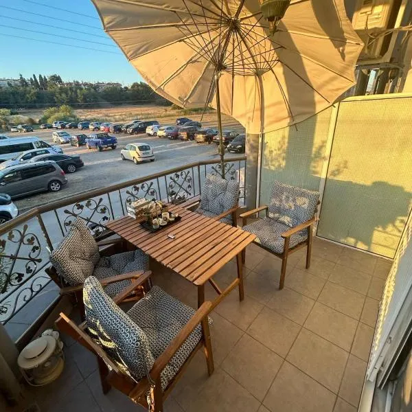 Summer Beach House, hotel in Flogita