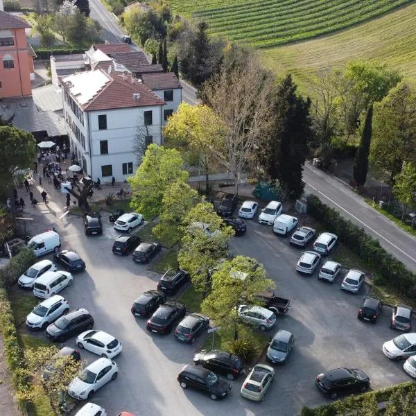 La Torre Hotel, hotel Moiében