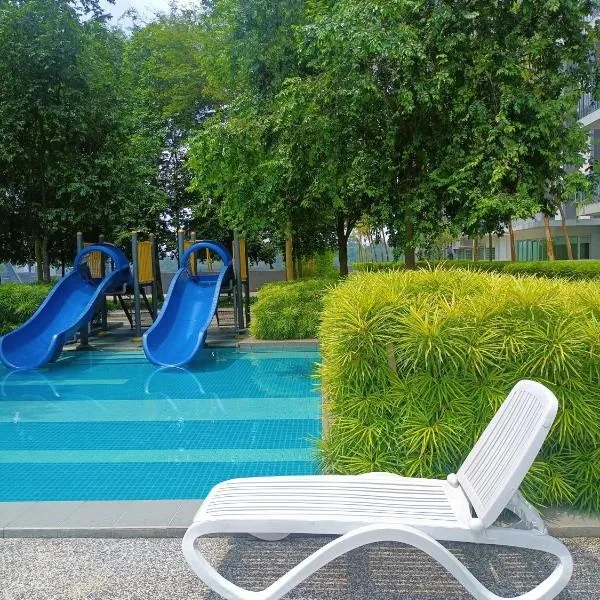 Savanna Executive Suites at Southville by D'KAY HOMES, Pool with Slide, hotel v destinaci Kampung Dengkil