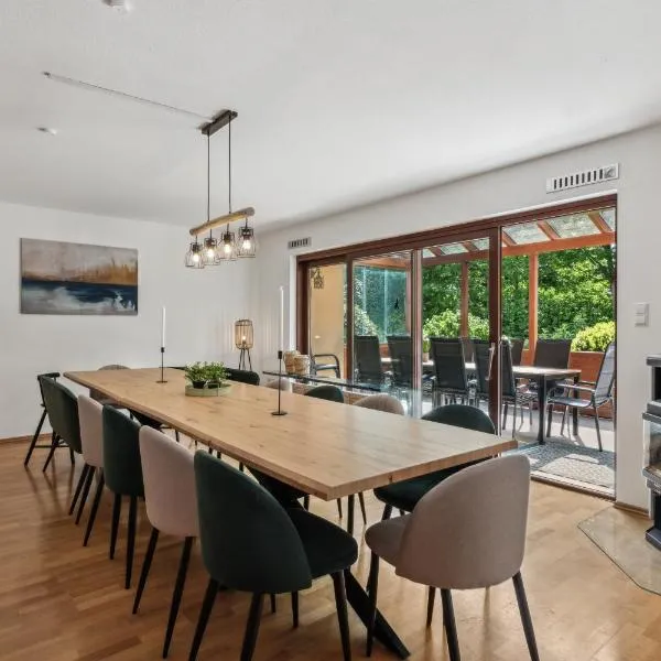 Großes Familienhaus nahe LEGOLAND für Gruppen & Familien mit Garten in ruhiger Lage ALA Living, hotel en Leipheim