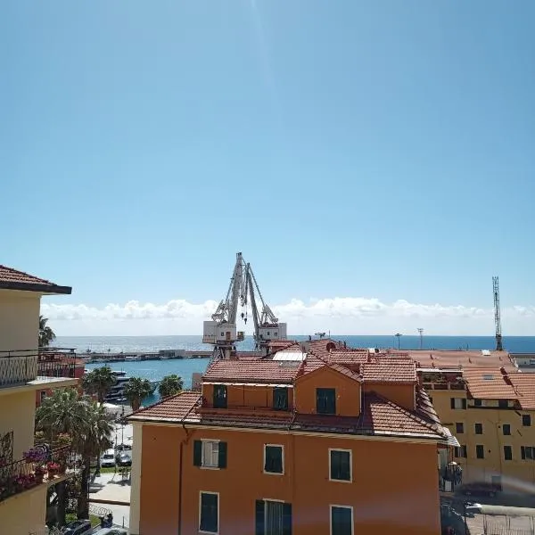 L'Attico sul Porto, Sea View with Terrace, Imperia Center, hotel in Imperia