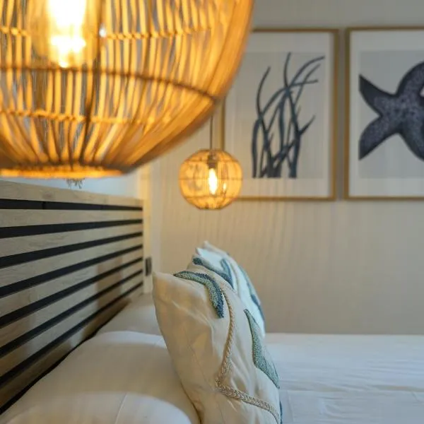 Apartamentos Ses Veles、カラ・ロンガのホテル