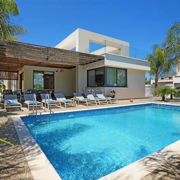 Villa Evergreen - 3bed Bungalow large pool, ξενοδοχείο στον Πρωταράς
