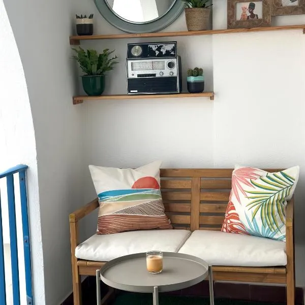 Apartment in Altura, Algarve with Balcony Near Beach and Town Center, hotel in Altura