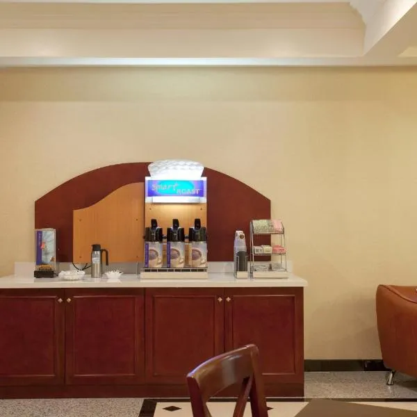 Holiday Inn Express Hotel & Suites Los Angeles Airport Hawthorne by IHG, hotel v destinaci Hawthorne