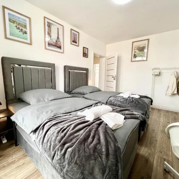 Zentrale City Ferienwohnung Essen 3 Zimmer Balkon Messe، فندق في إيسن